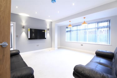 6 bed house, Fletcher Road, Beeston, NG92EL - Image 1